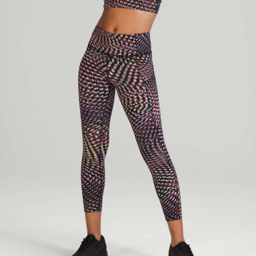 Lululemon SeaWheeze Fast and Free High-Rise Tight 25"
Size 8 NWT
